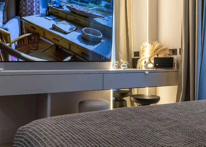 Апартаменти Luxurious - Azulis#3 - 2br Fully Equipped - Garden - Free Parking