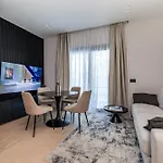 Azulis 3 - 2br With Garden & Parking, Aldo Moro Apartamento