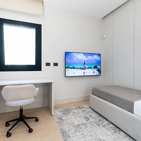 Azulis 3 - 2br With Garden & Parking, Aldo Moro Appartement *