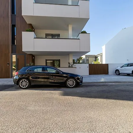 Azulis 3 - 2br With Garden & Parking, Aldo Moro Appartement
