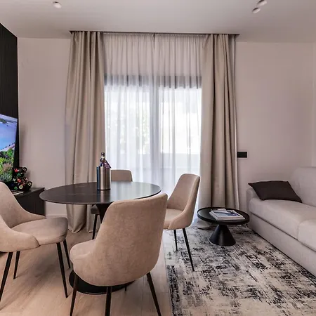 Azulis 3 - 2br With Garden & Parking, Aldo Moro *