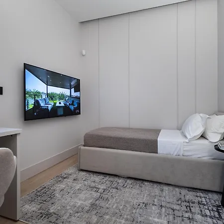 Azulis 3 - 2br With Garden & Parking, Aldo Moro Appartement *