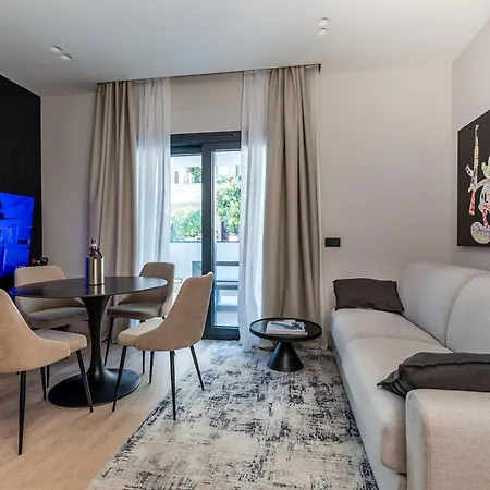 Azulis 3 - 2br With Garden & Parking, Aldo Moro Appartement *