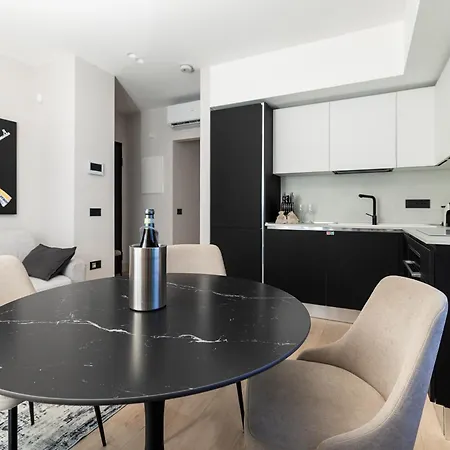 Azulis 3 - 2br With Garden & Parking, Aldo Moro Appartement *
