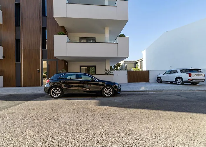 Luxurious - Azulis#3 - 2br Fully Equipped - Garden - Free Parking Apartment