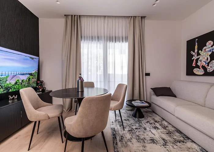 Luxurious - Azulis#3 - 2br Fully Equipped - Garden - Free Parking *