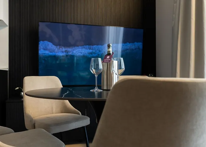 Luxurious - Azulis#3 - 2br Fully Equipped - Garden - Free Parking *