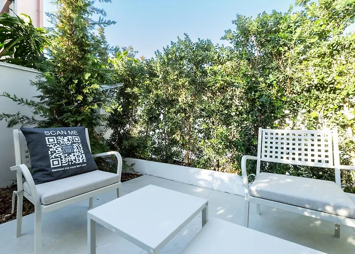 Luxurious - Azulis#3 - 2br Fully Equipped - Garden - Free Parking Apartment